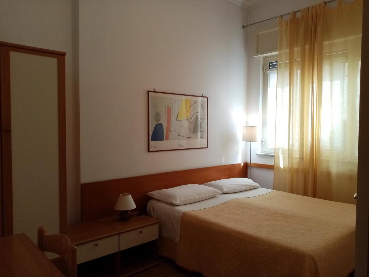 Ariston Petit Hotel ปาแลร์โม ภายนอก รูปภาพ